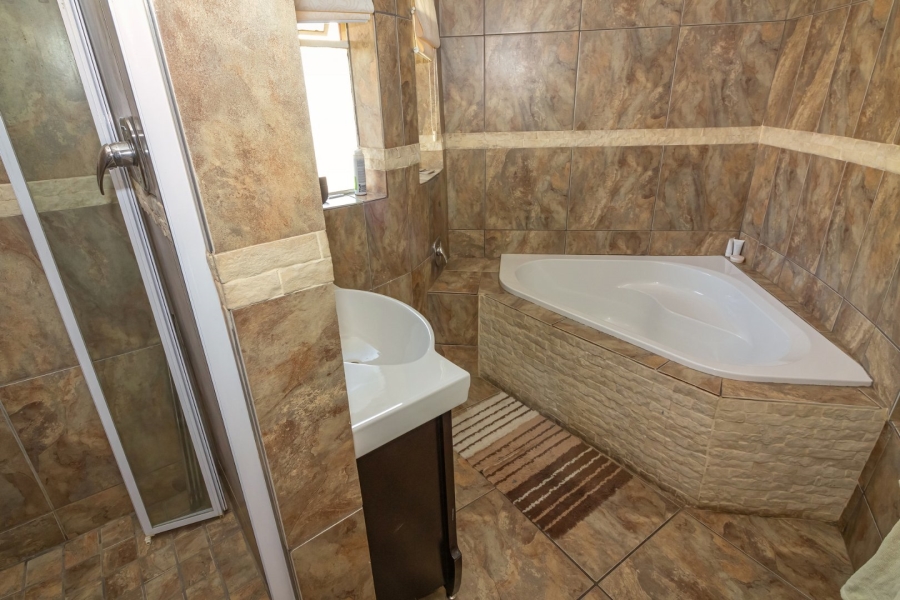 6 Bedroom Property for Sale in Panorama Free State